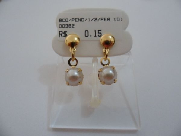 BRINCO FOLHADO OURO PENDENTE 1/2/PEROLA CB 23867