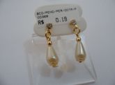 BRINCO FOLHADO A OURO PENDENTE PEROLA GOTA CB 23886