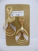 BRINCO FOLHADO A OURO GOTA VAZADA BRANCA  CB 38193