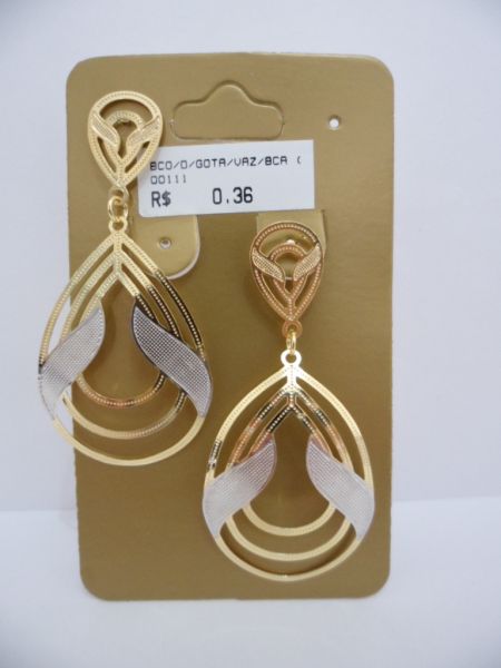 BRINCO FOLHADO A OURO GOTA VAZADA BRANCA  CB 38193