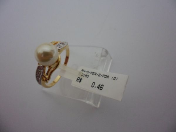 ANEL FOLHADO A OURO PEROLA 2 PEDRAS  CB 28704