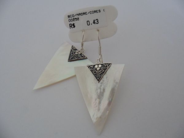 BRINCO DE PRATA PEDRA CORAL MADRE CB 2085371