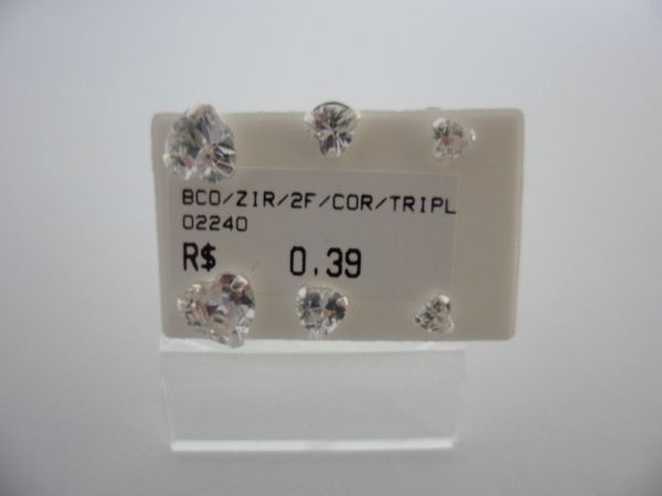 BRINCO DE PRATA COM ZIRCÔNIAS TRIPLO CORAÇAO CB 13890