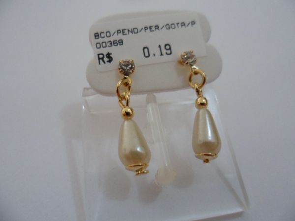 BRINCO FOLHADO A OURO PENDENTE PEROLA GOTA CB 23886