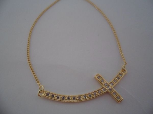 GARGANTILHA FOLHADA OURO CRUZ 105001