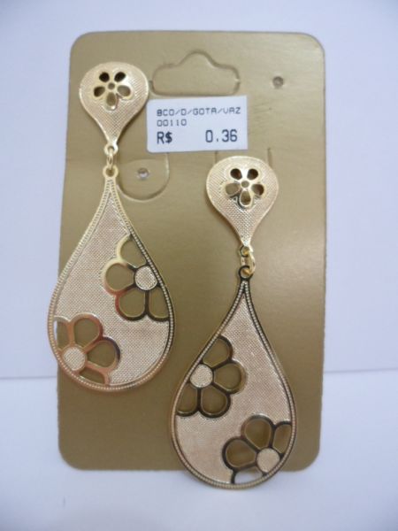 BRINCO FOLHADO A OURO GOTA VAZADA  CB 38237