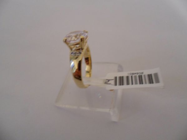Anel folhado a ouro de zirconia redondo 2094601